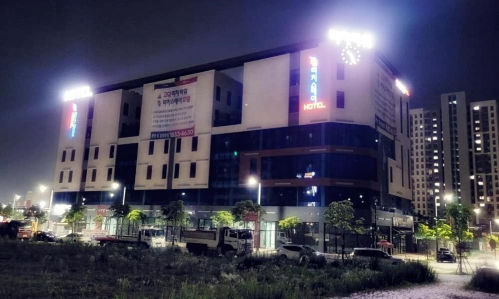 Pyeongtaek Godeok Rich Stay Hotel Экстерьер фото